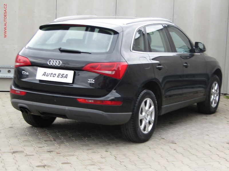 Audi Q5 (2012) 2.0TDi Quattro, AT, park - fotka 4 z 16