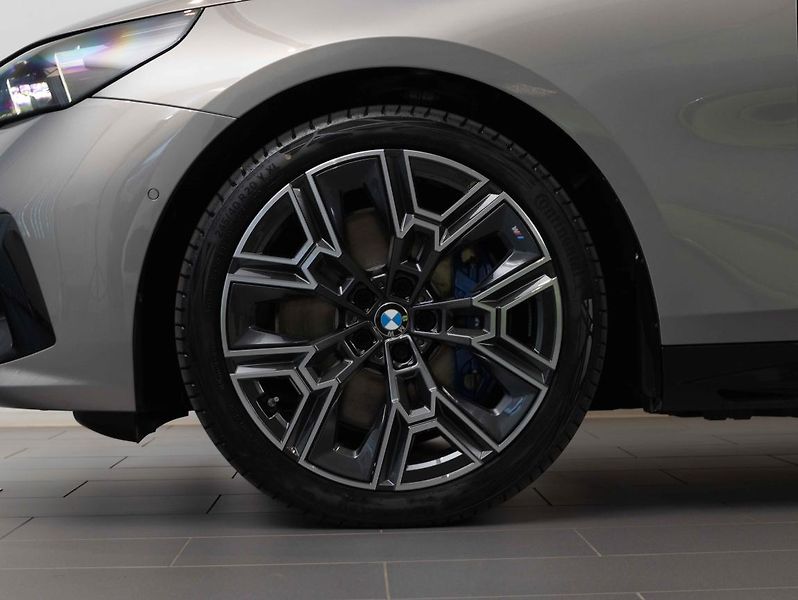 BMW Řada 5 540d xDrive Touring - fotka 5 z 6