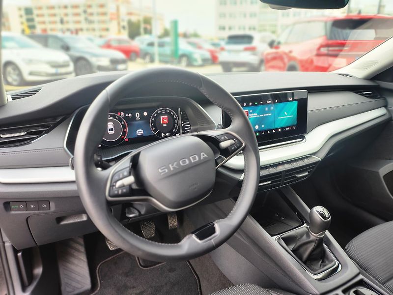Škoda Octavia Selection 1.5 TSI 110kW - fotka 9 z 26