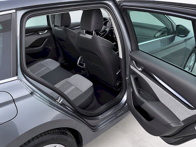 Škoda Octavia (2024) COMBI TOP SELECTION 2,0 TDI 85 - fotka 14 z 34