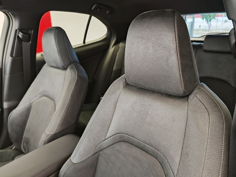 Lexus UX 300h Business TECH - fotka 20 z 36