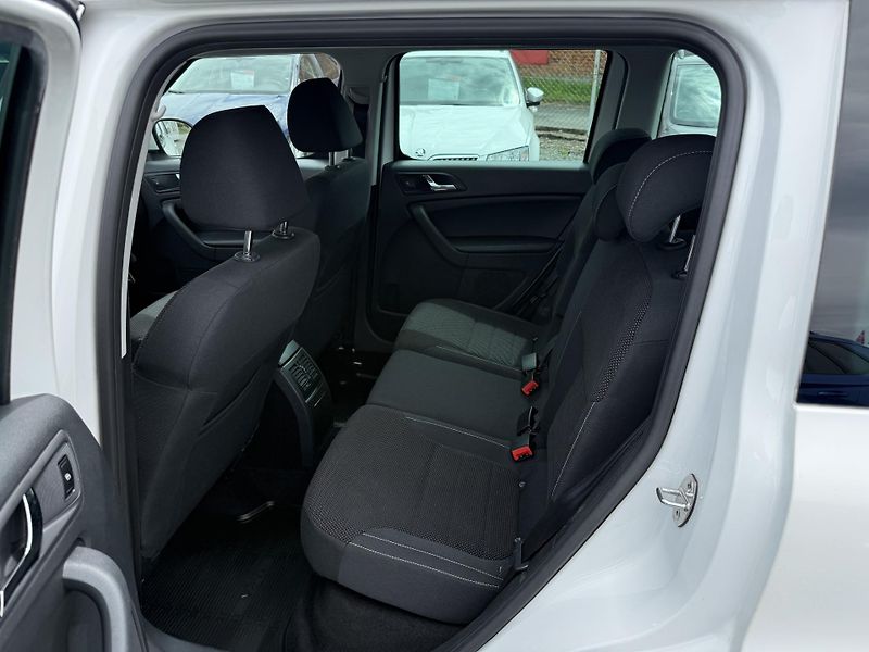 Škoda Yeti 1.2 TSI DSG ELEGANCE - fotka 9 z 13