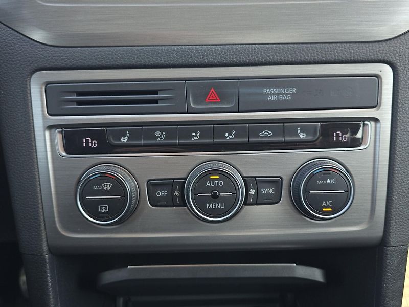 Volkswagen Golf Sportsvan (2014) 1.4 TSi 92kw, Aut. klima, Vyhř - fotka 17 z 23
