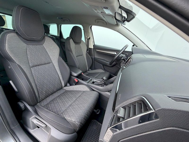 Škoda Karoq (2023) 1.5 TSI 110kW DSG Style - fotka 30 z 35
