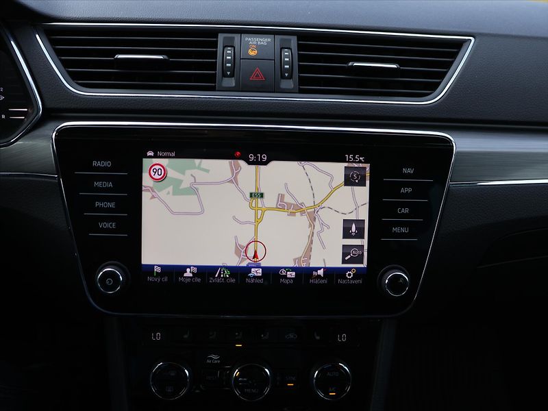 Škoda Superb 2,0 TDI DSG 4x4 CZ Scout DPH - fotka 21 z 35