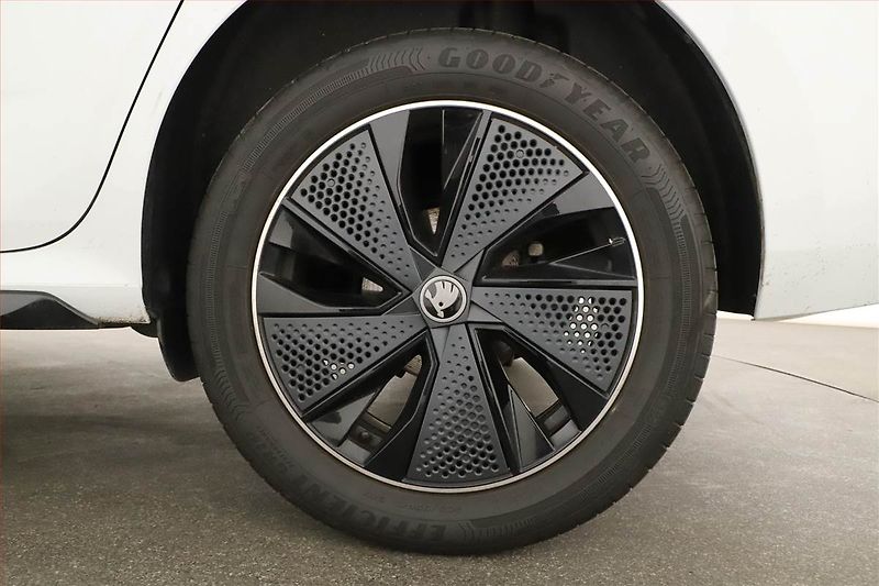 Škoda Kamiq (2025) 1.0 TSI, MONTE CARLO, KEYLESS - fotka 19 z 19