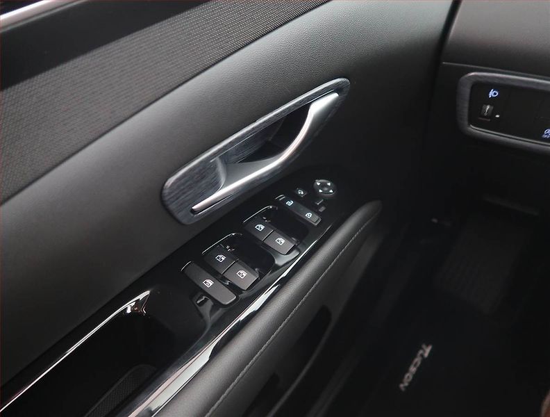 Hyundai Tucson (2023) 1.6 T-GDI 48V MHEV - fotka 14 z 16