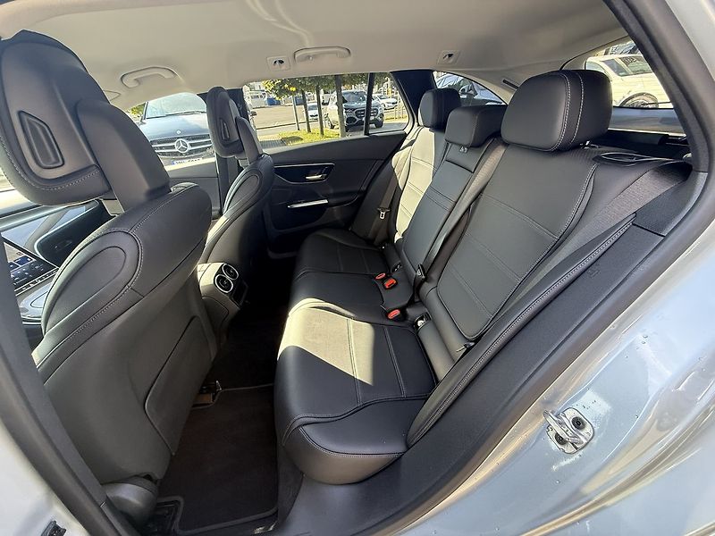 Mercedes-Benz Třídy C (2025) 220 d 4MATIC kombi - fotka 14 z 40