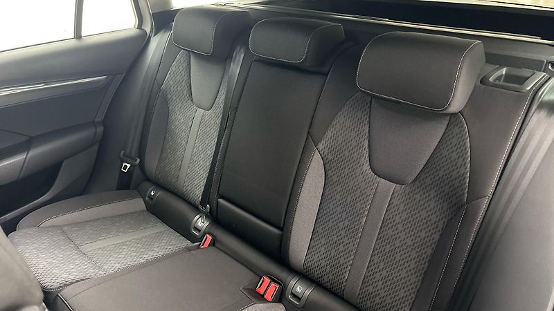 Škoda Octavia 2.0 TDI DSG Style Combi - fotka 16 z 25