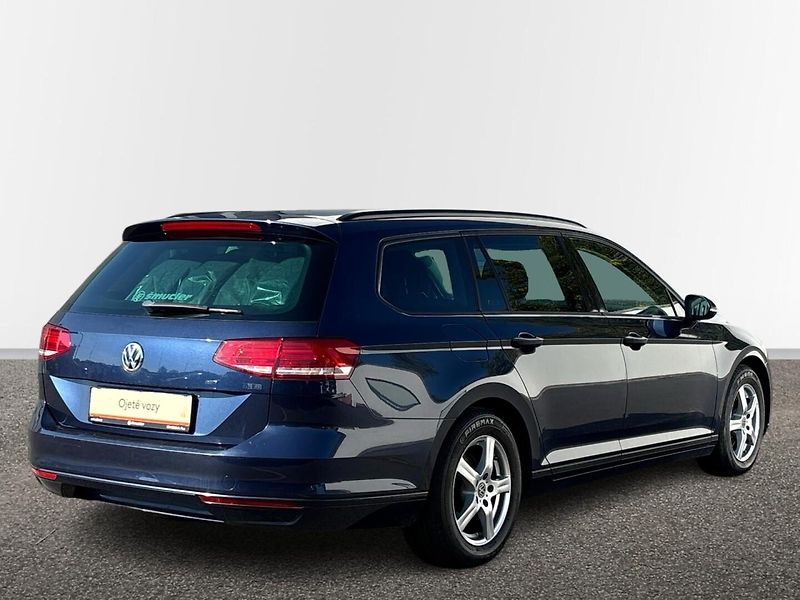 Volkswagen Passat Trendline - fotka 2 z 24