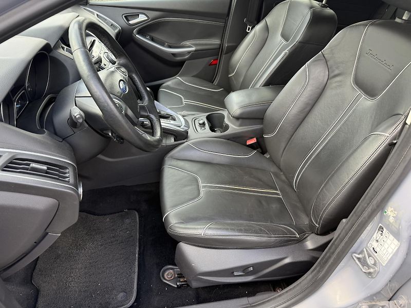 Ford Focus 2,0TDCI 120 kW AUTOMAT - fotka 12 z 23