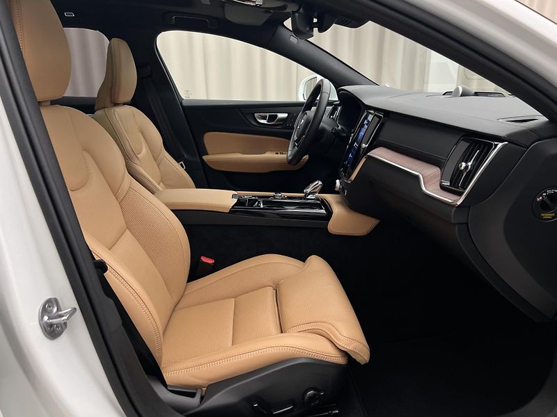 Volvo V60 T6 AWD ULTRA BRIGHT AUT - fotka 21 z 46