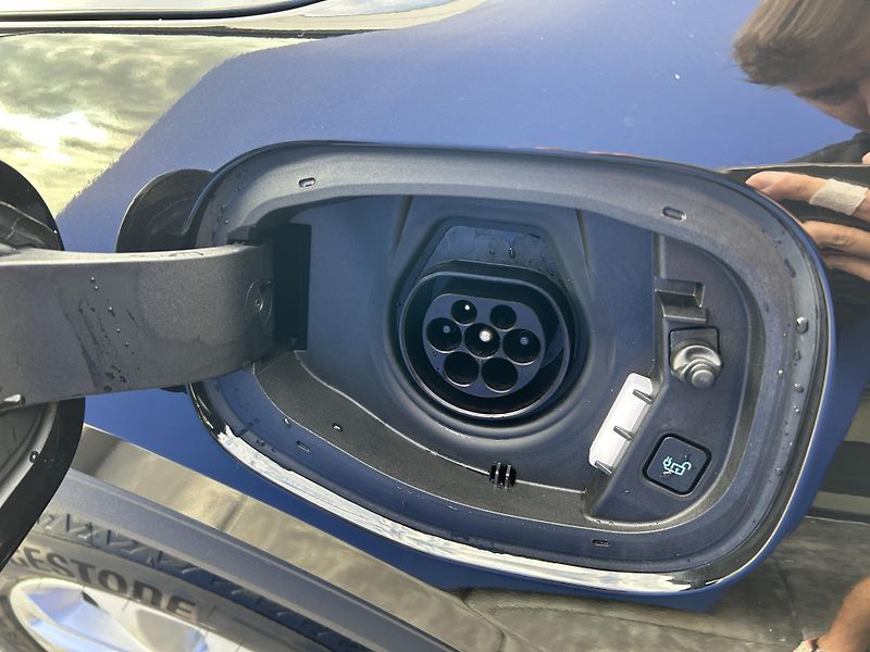 Ford Kuga Top Edition 2.5 PHEV 178kW - fotka 17 z 39