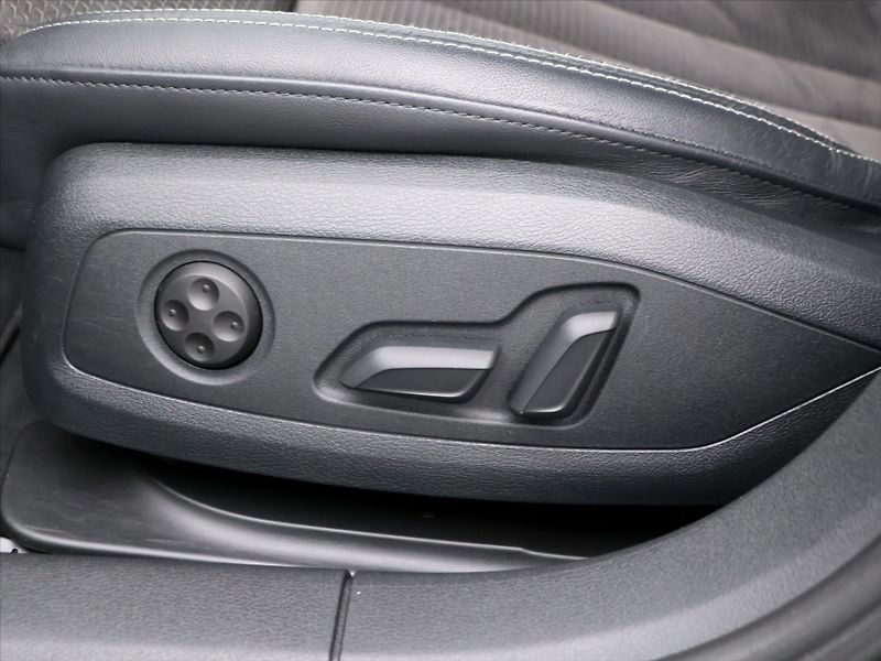 Audi A4 3,0 TDI 200kW quattro Navi - fotka 16 z 36
