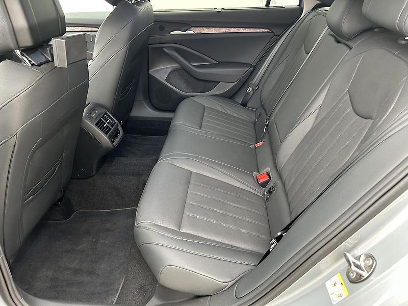 Škoda Superb 2.0 TDI L & K - fotka 8 z 30