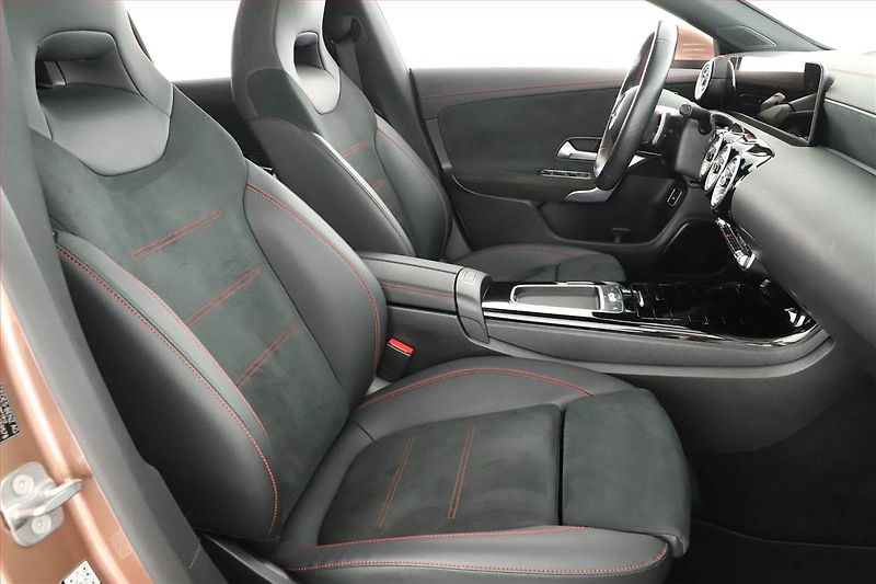 Mercedes-Benz CLA (2023) AMG Paket 250 e - fotka 7 z 31