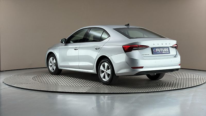 Škoda Octavia 1.0 TSI Active - fotka 2 z 23