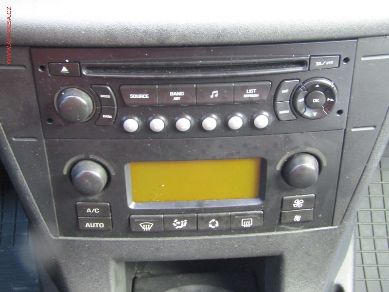 Citroën C4 (2006) 1.6 HDi, Klima - fotka 15 z 17