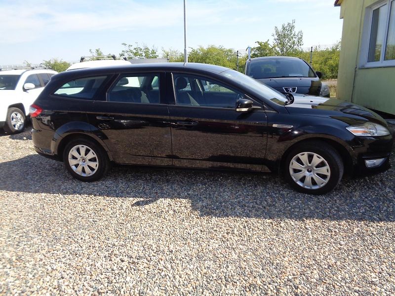 Ford Mondeo 2,0 - fotka 4 z 11