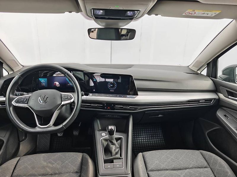 Volkswagen Golf Life 6G 1,0TSi - fotka 10 z 22
