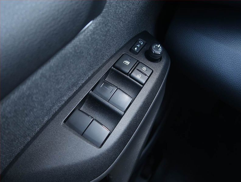 Toyota Yaris (2020) 1.5 VVT-i Hybrid - fotka 17 z 20