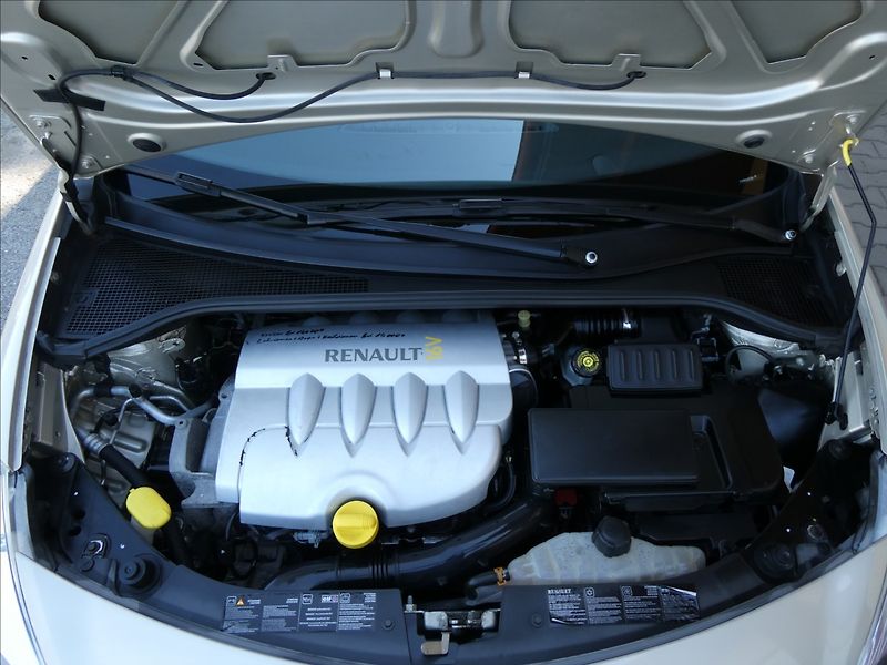 Renault Clio 1,6 i16V automat,serviska,závě - fotka 37 z 47
