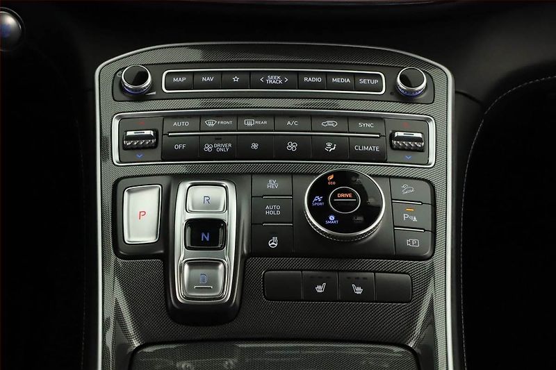 Hyundai Santa Fe (2023) Plug-in Hybrid, ČR - fotka 10 z 19