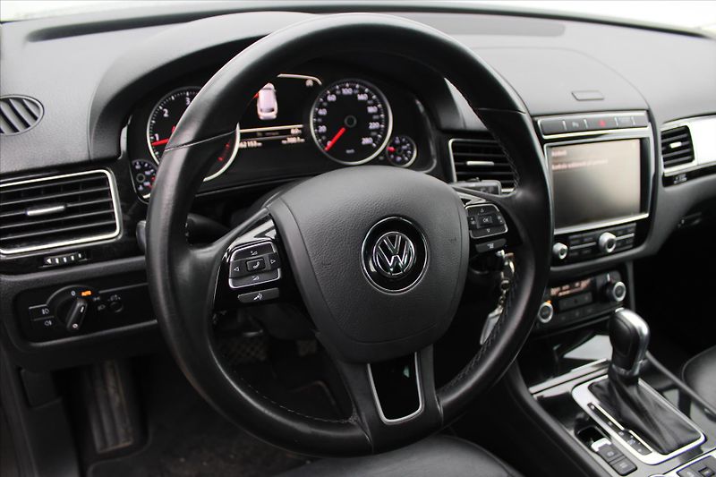 Volkswagen Touareg 3.0 TDI 193kW 4MOTION 1.MAJ ČR - fotka 16 z 24