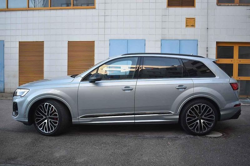 Audi SQ7 je velmi rychlé univerzální auto, ovšem s vyšší cenovkou