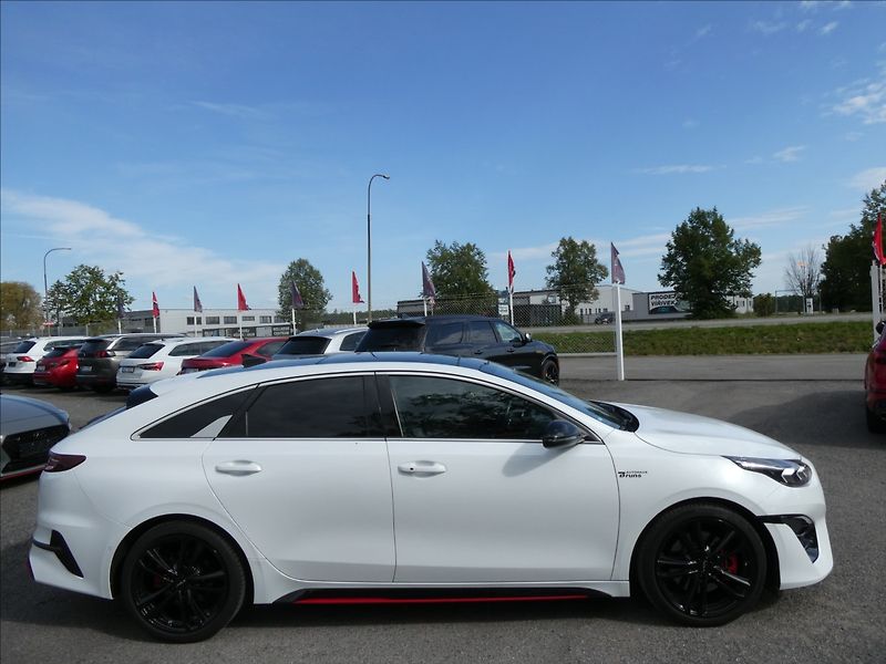 Kia ProCeed 1,6 T-GDI 150kW GT ZÁRUKA - fotka 12 z 50