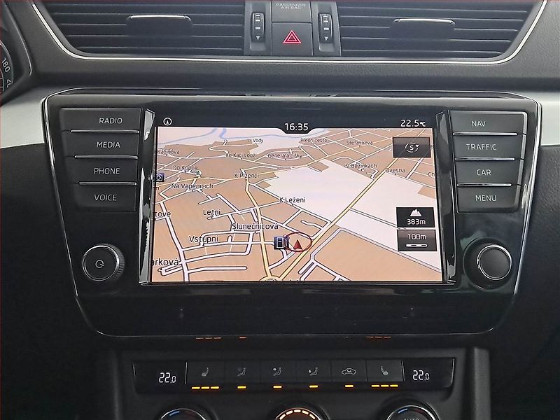 Škoda Superb (2017) 2.0 TDI, Kůže, Navi, Tempomat - fotka 13 z 19