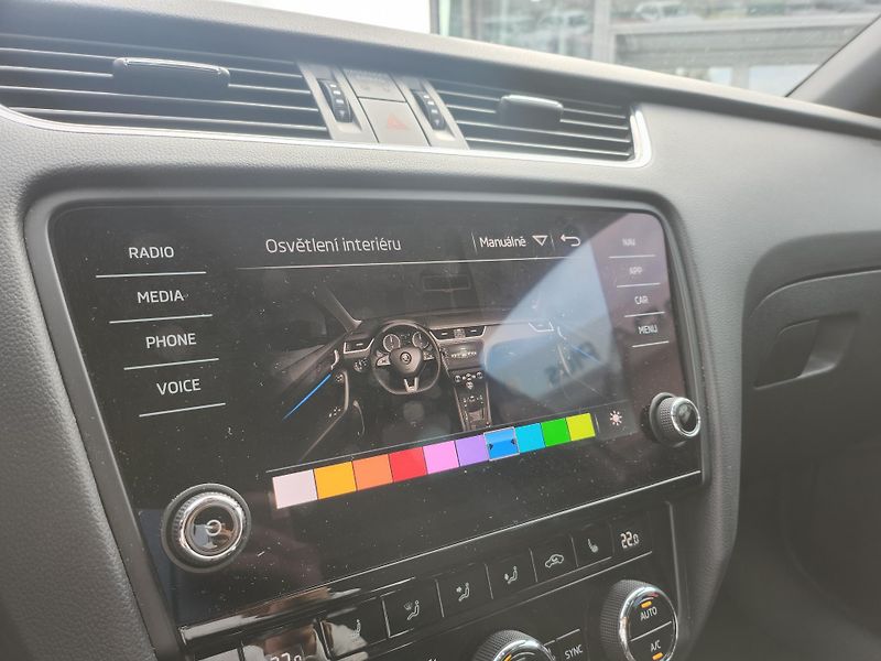 Škoda Octavia RS 2.0 TDI 135kw DSG 4X4 Combi - fotka 19 z 25