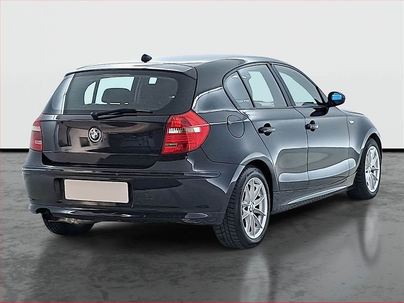 BMW Řada 1 (2008) 118i, Tempomat - fotka 5 z 15