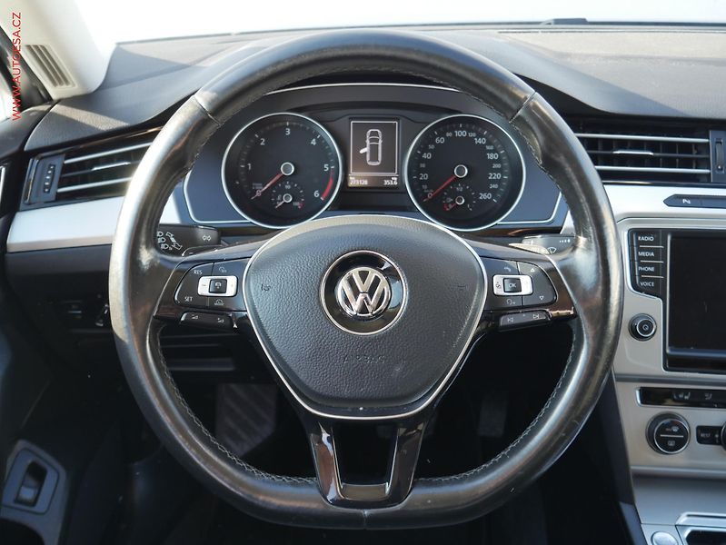 Volkswagen Passat (2015) 2.0TDi, AT, navi, LED - fotka 11 z 26