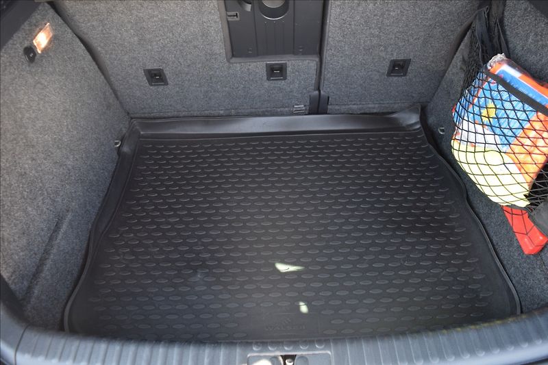 Volkswagen Tiguan 1,4 TSI 92KW R-LINE TOP STAV! - fotka 26 z 48