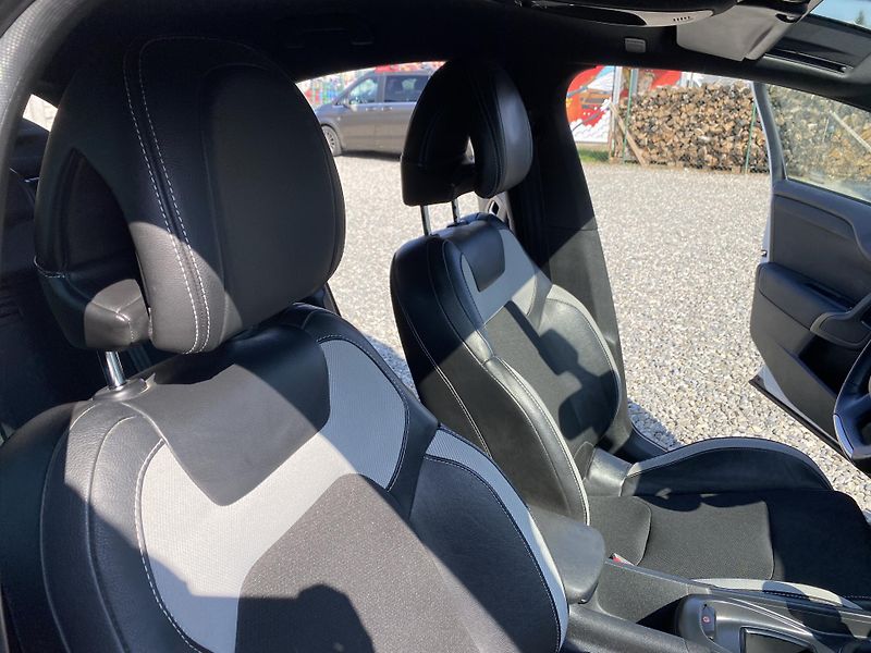 Citroën DS4 1.6i 16V 120PS EXCLUSIVE TOP!! - fotka 132 z 160