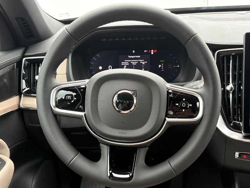 Volvo XC90 Plus Bright T8 299kW - fotka 12 z 26