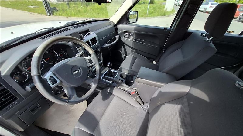 Jeep Cherokee 2,8 CRD L MANUAL ČR - fotka 9 z 18