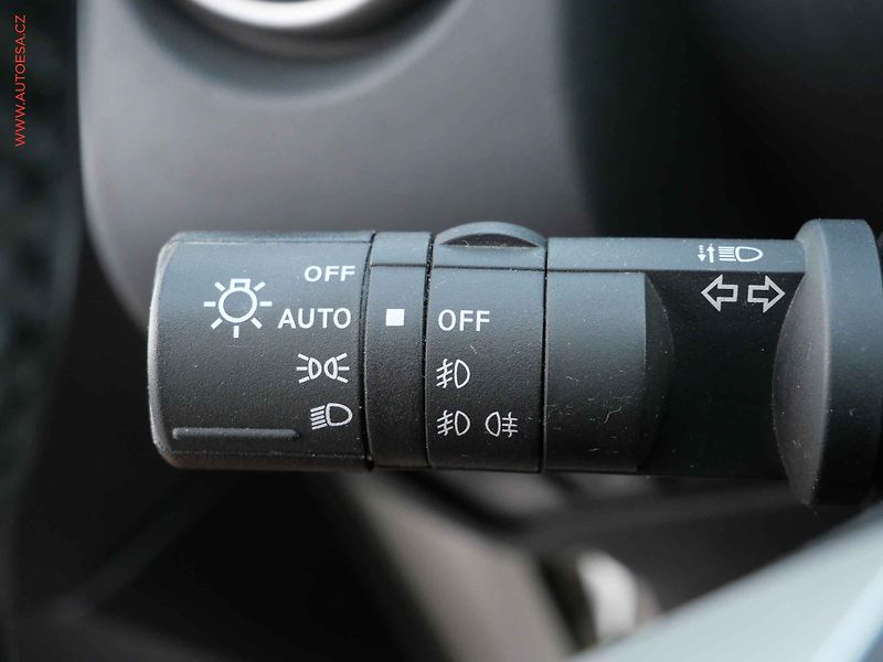 Nissan Qashqai (2012) 2.0i, Tekna, AT, xenon, panor - fotka 12 z 20