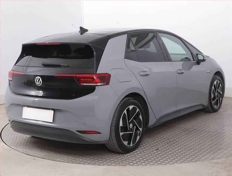 Volkswagen ID.3 (2023) Pro Perf. (62 kWh), SoH 89% - fotka 5 z 18