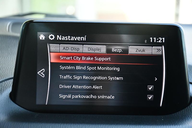 Mazda 3 2.0SKYACTIV-G HUD KAMERA 2xALU - fotka 28 z 34