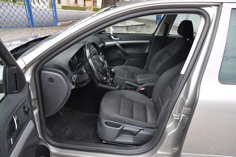 Škoda Octavia II 2.0TDi 103kW KOMBI Ambition - fotka 6 z 13