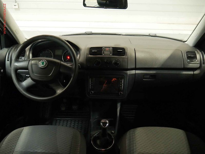 Škoda Fabia (2011) 1.2 HTP, ČR, AC, TZ - fotka 10 z 15
