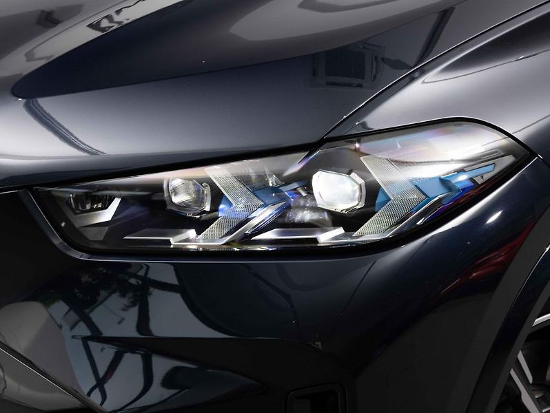 BMW X5 xDrive40d - fotka 8 z 24