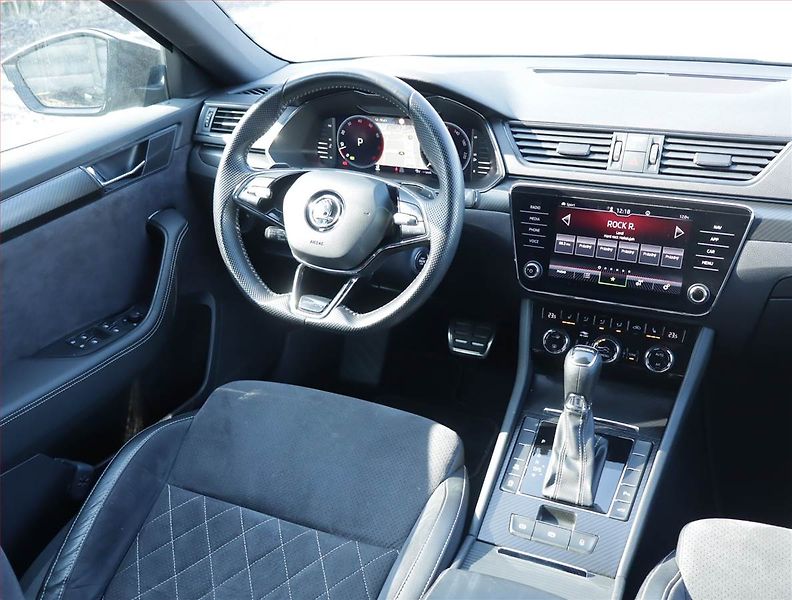 Škoda Superb (2023) Sportline 1.5 TSI - fotka 7 z 28