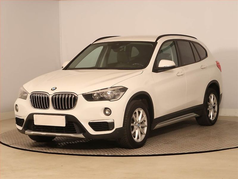 BMW X1 (2016) sDrive18d, Automat, Kůže - fotka 2 z 21