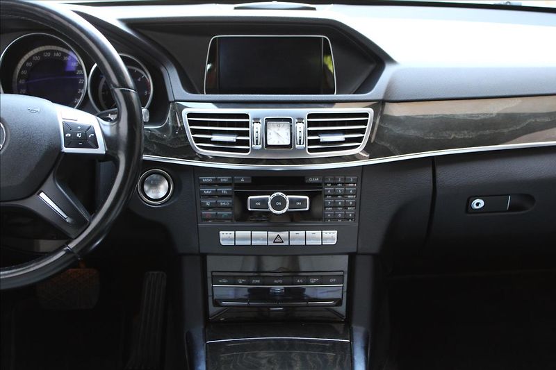 Mercedes-Benz Třídy E 350CDI 4M/ACC/KEYLESS/DPH - fotka 31 z 46