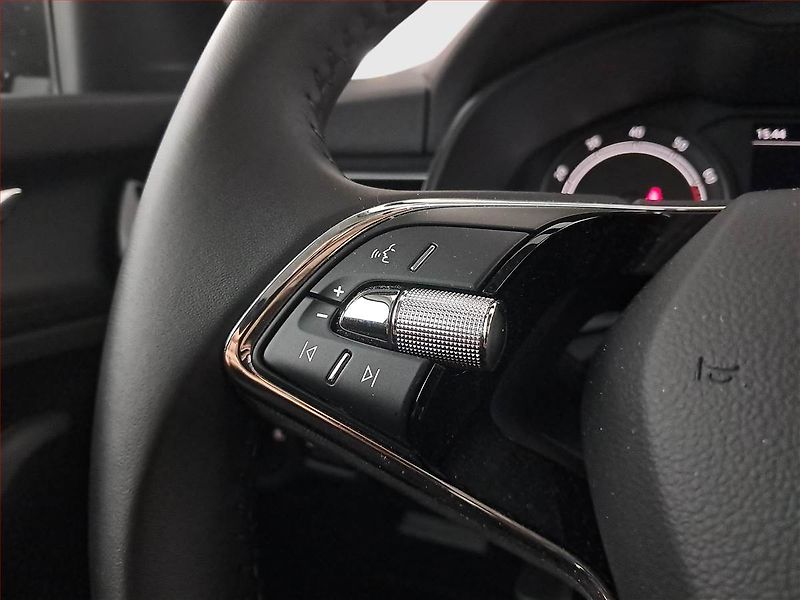 Škoda Kamiq (2023) Ambition 1.0 TSI - fotka 15 z 17