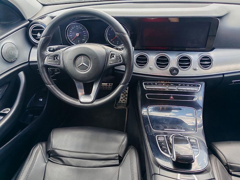 Mercedes-Benz Třídy E (2018) E 200d / poškozen motor - fotka 10 z 23