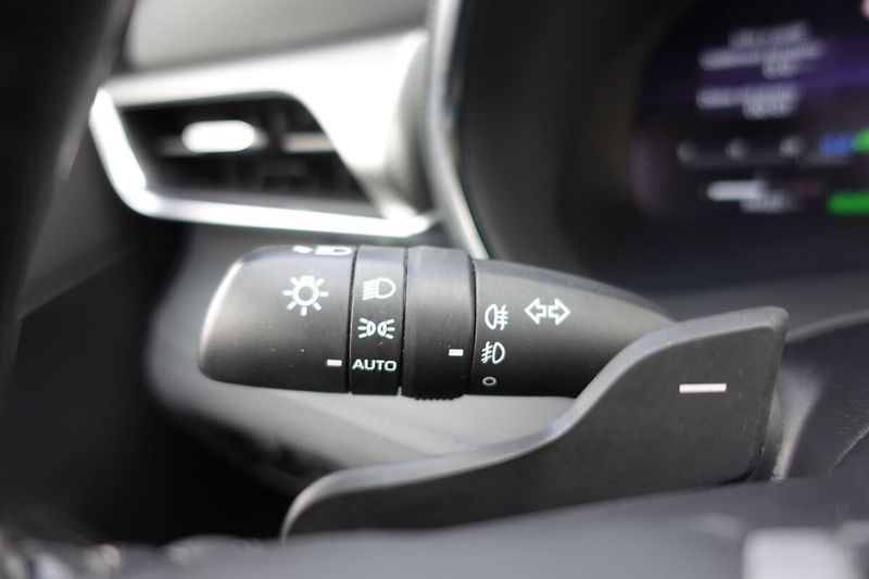 Toyota Highlander 2,5HSD Executive + Skyview (Pr - fotka 30 z 38